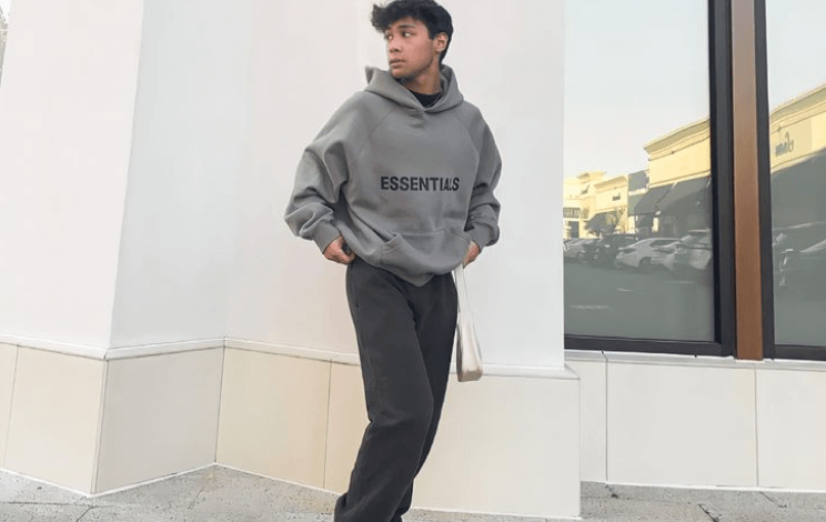 Essentials Hoodie Outfits That Work for Coffee, Uni, and Everything In Between